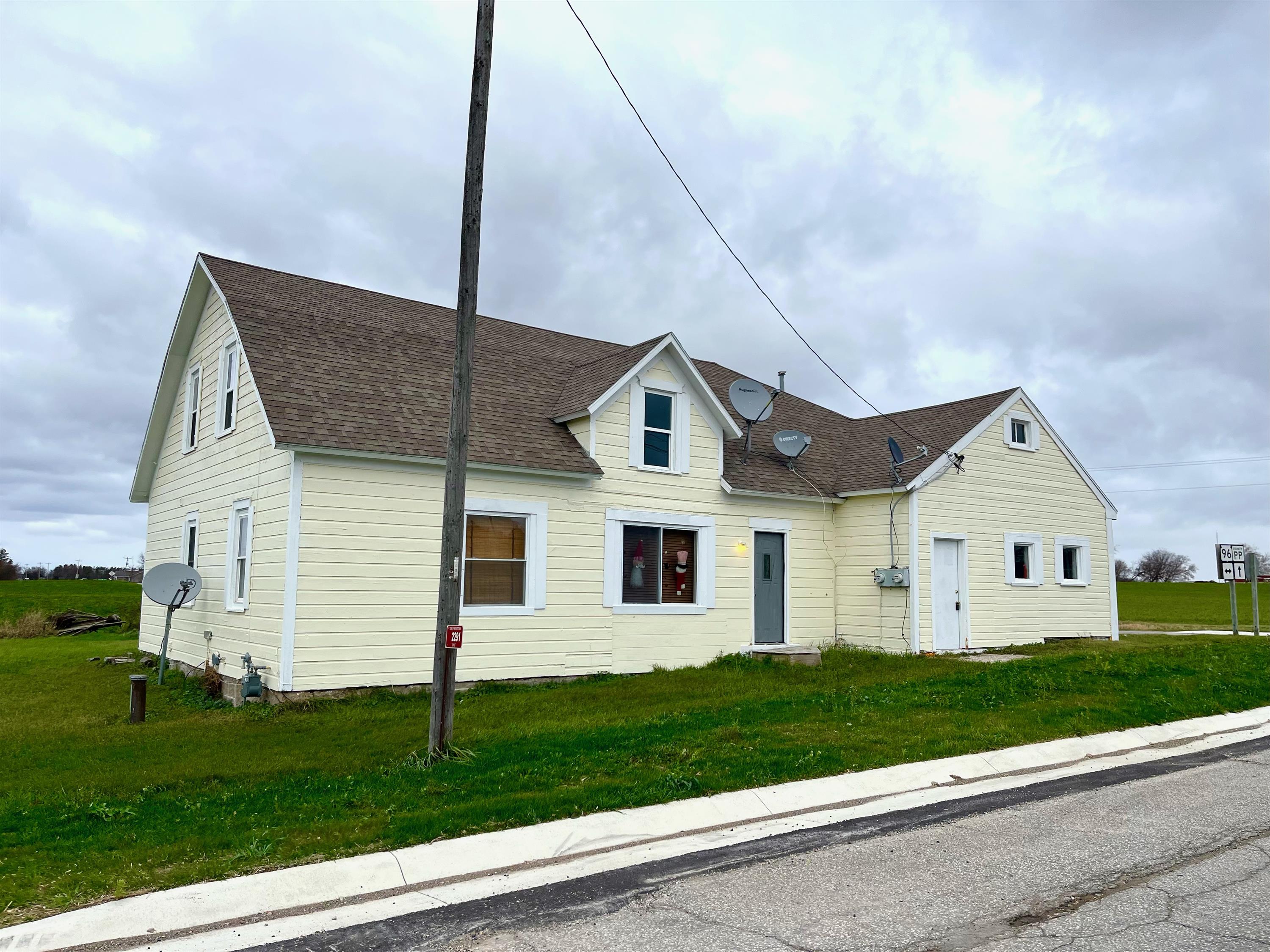 2291 1/2 Day Street - Upper